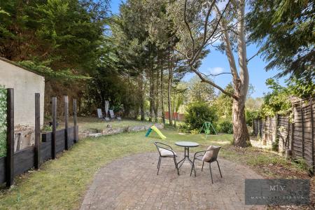 2 bedroom Flat for sale in Rydal Close, Purley