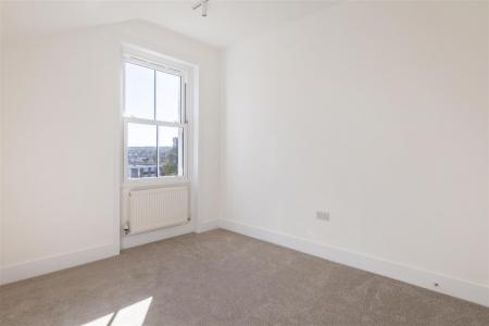 3 bedroom Flat for sale in The Waldrons, Croydon