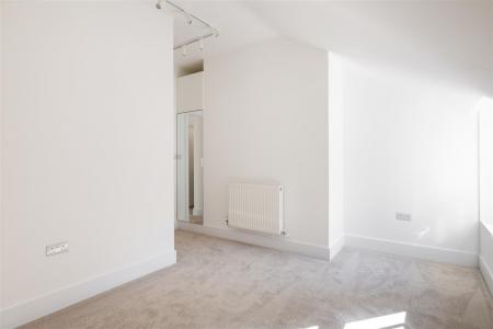 3 bedroom Flat for sale in The Waldrons, Croydon