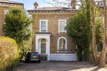 3 bedroom Flat for sale in The Waldrons, Croydon