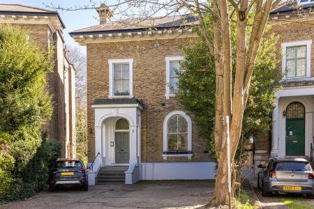 3 bedroom Flat for sale in The Waldrons, Croydon
