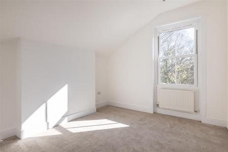 3 bedroom Flat for sale in The Waldrons, Croydon