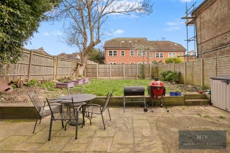 2 bedroom Flat for sale in Carlton Road, South Croydon