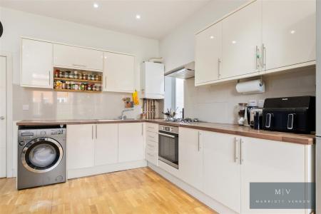 2 bedroom Flat for sale in Carlton Road, South Croydon
