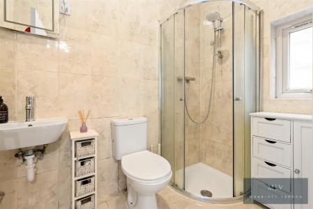 2 bedroom Flat for sale in Carlton Road, South Croydon