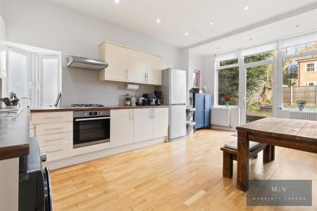 2 bedroom Flat for sale in Carlton Road, South Croydon