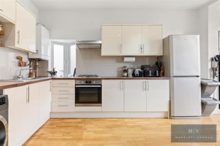 2 bedroom Flat for sale in Carlton Road, South Croydon