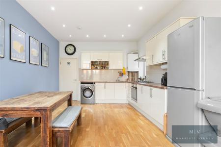 2 bedroom Flat for sale in Carlton Road, South Croydon
