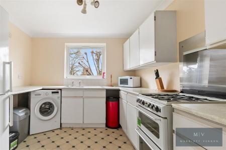 3 bedroom Flat for sale in St. Arvans Close, Croydon