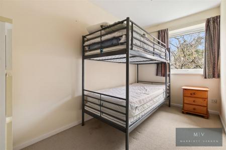 3 bedroom Flat for sale in St. Arvans Close, Croydon