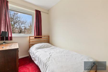 3 bedroom Flat for sale in St. Arvans Close, Croydon
