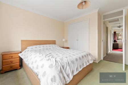 3 bedroom Flat for sale in St. Arvans Close, Croydon