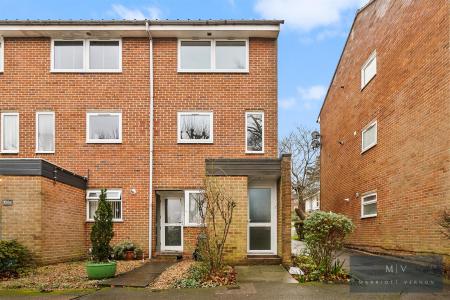 3 bedroom Flat for sale in St. Arvans Close, Croydon