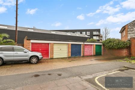 2 bedroom Terraced House for sale in Saracen Close, Croydon