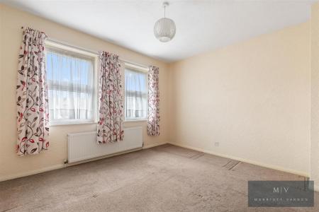 2 bedroom Terraced House for sale in Saracen Close, Croydon