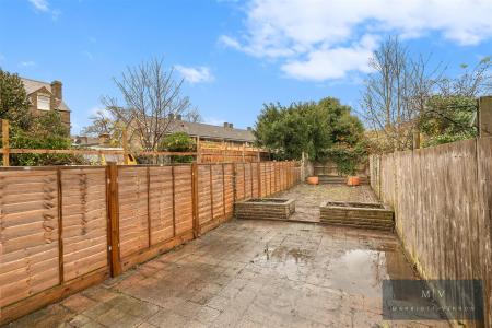 2 bedroom Terraced House for sale in Saracen Close, Croydon