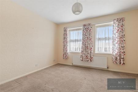2 bedroom Terraced House for sale in Saracen Close, Croydon