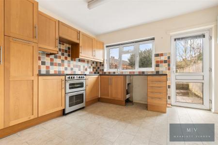 2 bedroom Terraced House for sale in Saracen Close, Croydon