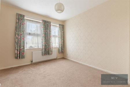 2 bedroom Terraced House for sale in Saracen Close, Croydon
