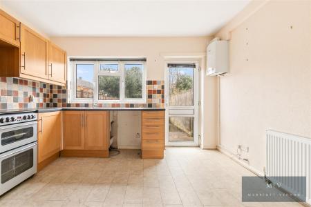 2 bedroom Terraced House for sale in Saracen Close, Croydon