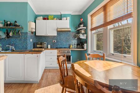 2 bedroom Flat for sale in Dale Road, Purley