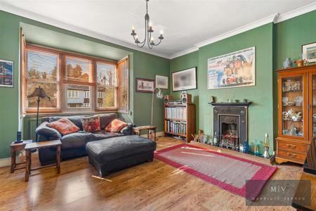 2 bedroom Flat for sale in Dale Road, Purley