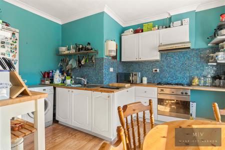 2 bedroom Flat for sale in Dale Road, Purley