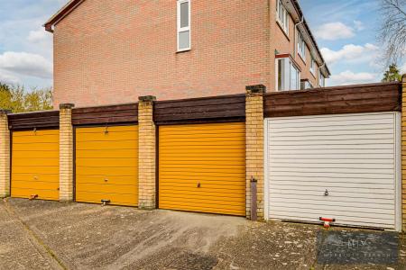 2 bedroom Flat for sale in Engadine Close, Croydon