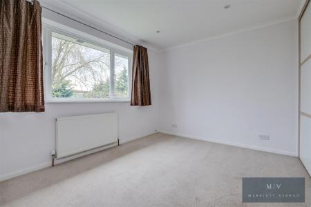 2 bedroom Flat for sale in Engadine Close, Croydon