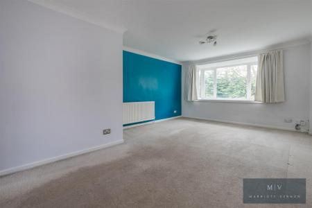 2 bedroom Flat for sale in Engadine Close, Croydon