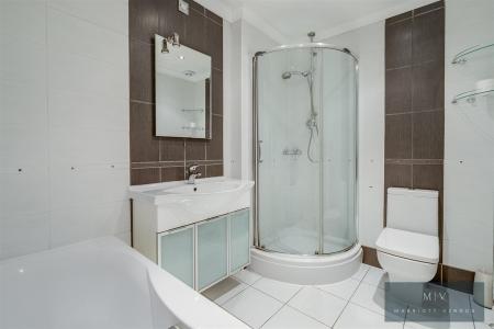 2 bedroom Flat for sale in Engadine Close, Croydon