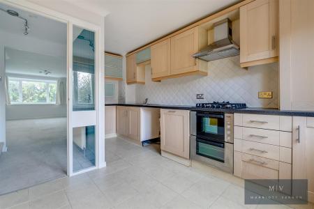 2 bedroom Flat for sale in Engadine Close, Croydon