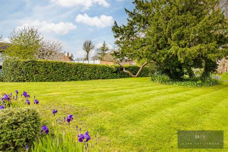 2 bedroom Flat for sale in Engadine Close, Croydon