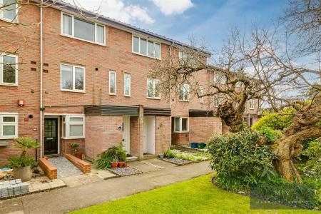 2 bedroom Flat for sale in Engadine Close, Croydon