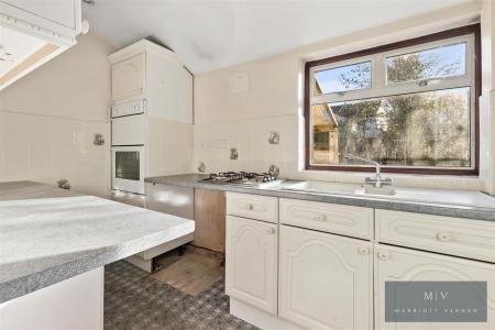 3 bedroom End of terrace house for sale in Davidson Road, Croydon