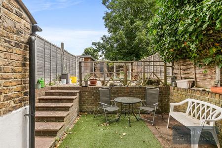 2 bedroom Terraced House for sale in Bynes Road, South Croydon
