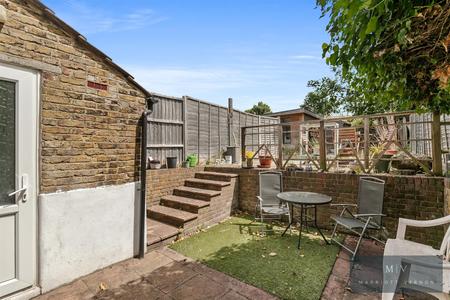 2 bedroom Terraced House for sale in Bynes Road, South Croydon