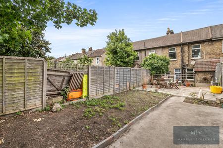 2 bedroom Terraced House for sale in Bynes Road, South Croydon