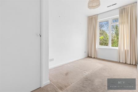 3 bedroom Terraced House for sale in Tidenham Gardens, Croydon