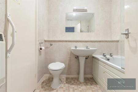 3 bedroom Terraced House for sale in Tidenham Gardens, Croydon