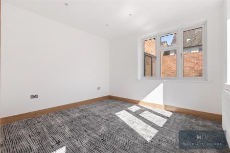 2 bedroom Semi-detached bungalow for sale in Ashburton Road, Croydon