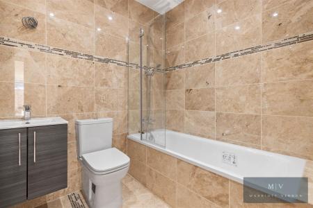 2 bedroom Semi-detached bungalow for sale in Ashburton Road, Croydon