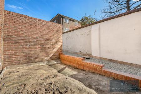 2 bedroom Semi-detached bungalow for sale in Ashburton Road, Croydon