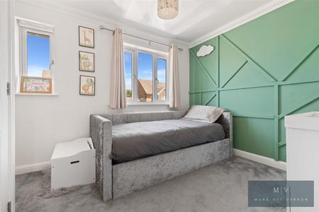 2 bedroom End of terrace house for sale in Clayton Mead, Godstone