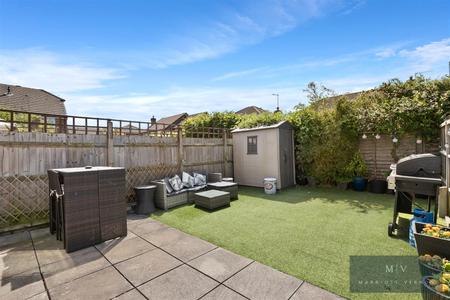 2 bedroom End of terrace house for sale in Clayton Mead, Godstone