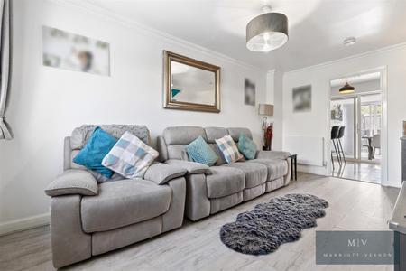 2 bedroom End of terrace house for sale in Clayton Mead, Godstone
