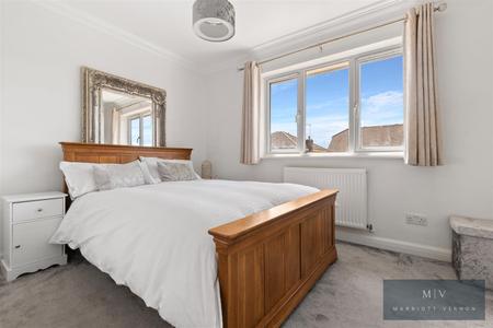 2 bedroom End of terrace house for sale in Clayton Mead, Godstone