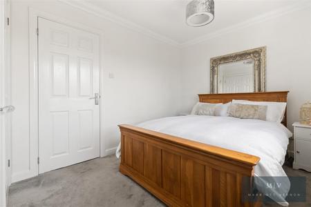 2 bedroom End of terrace house for sale in Clayton Mead, Godstone