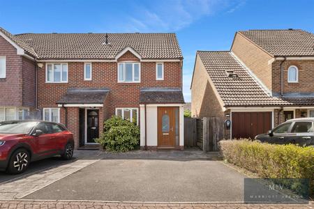 2 bedroom End of terrace house for sale in Clayton Mead, Godstone