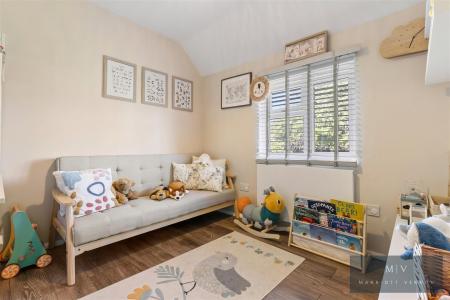 3 bedroom End of terrace house for sale in Hawthorn Crescent, South Croydon